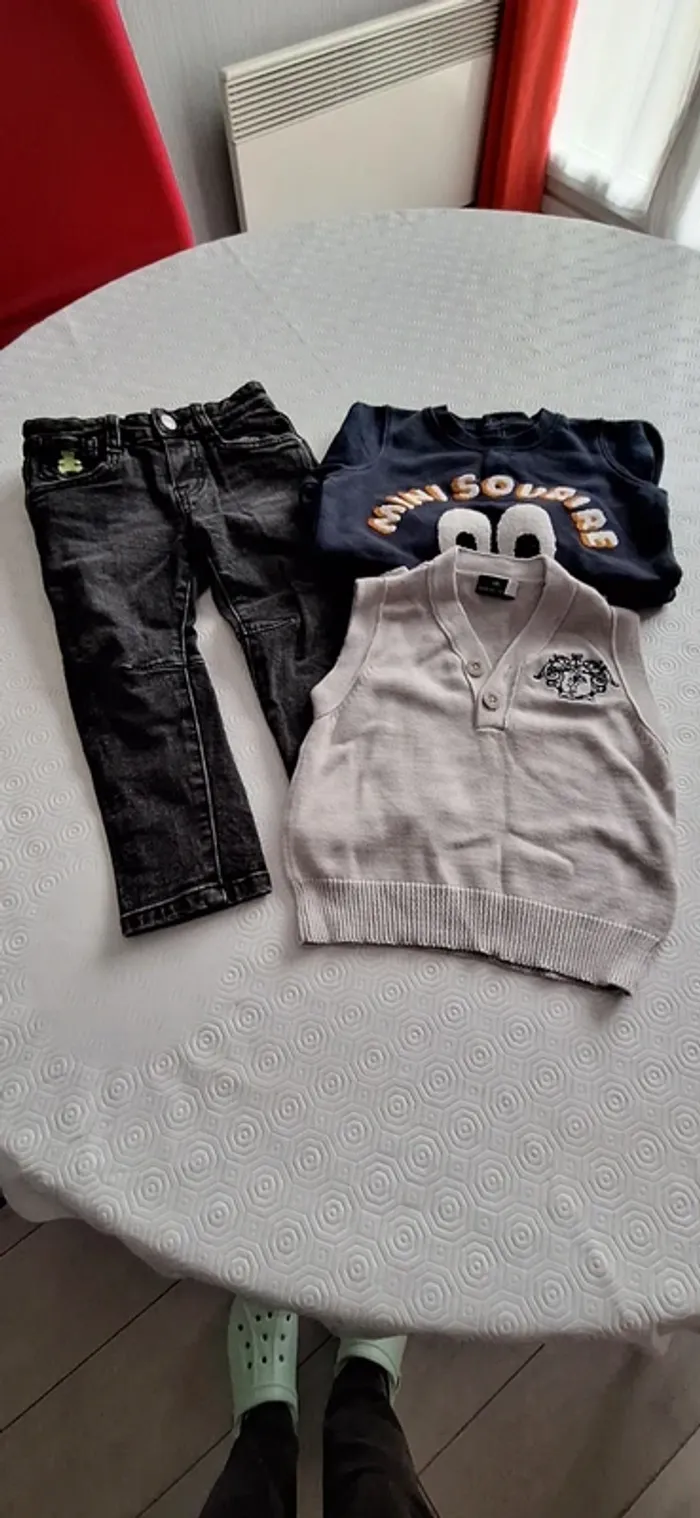 Lot 3 vêtements 24 MOIS