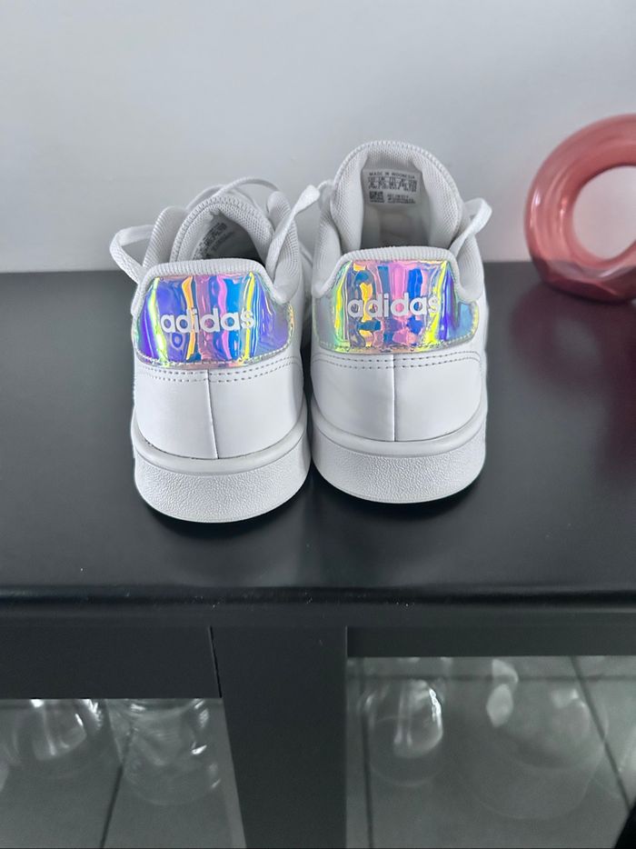 Adidas sneakers blanches – Pointure 38 2/3 – Très bon état – Détails irisés - photo numéro 7