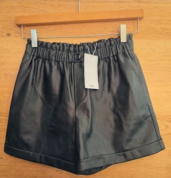 Short en simili cuir
Mango
Taille 13/14 ans
Neuf et étiqueté