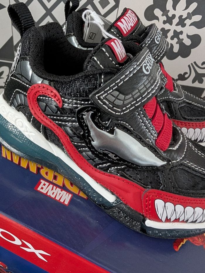 Baskets clignotants garçon. Taille 24. Neuf. Geox - photo numéro 9