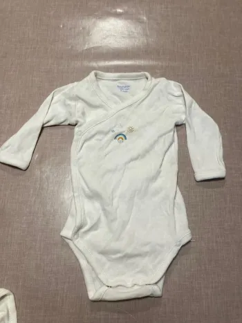 Body croisé Bout’chou 3 mois coton blanc – motif arc-en-ciel 🌈