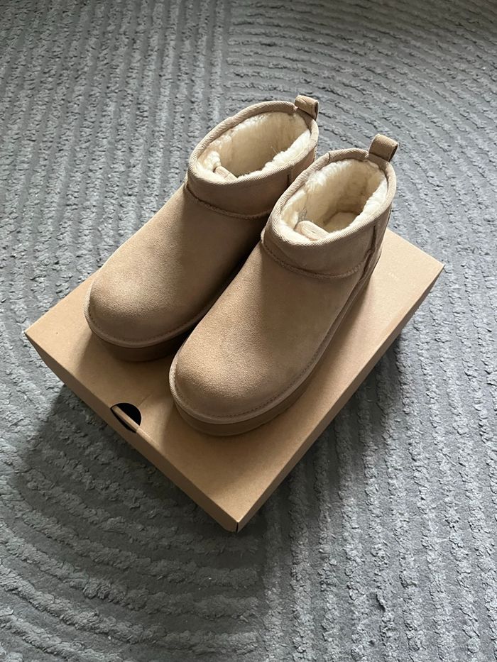UGG Classic Ultra Mini Platform Taille 37 - photo numéro 3