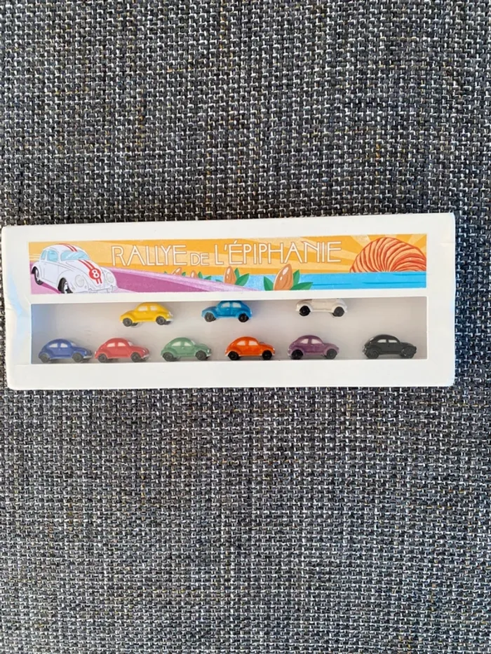 🚗 Coffret de collection – 9 fèves voitures Coccinelle – État neuf