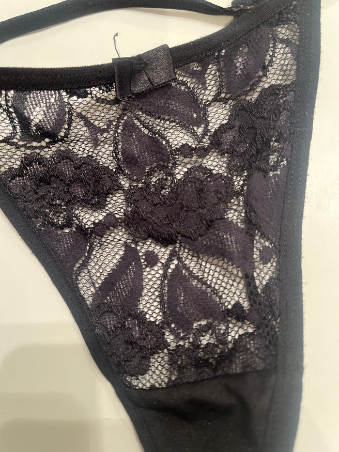 String ficelle noir en dentelle Taille S - photo numéro 4