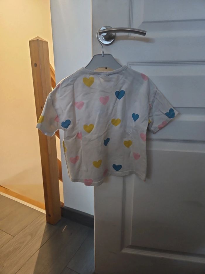 Lot de deux tee shirts disney - photo numéro 2