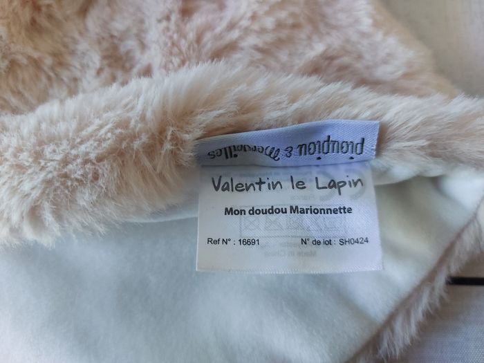 Doudou cape marionnette Valentin le lapin - Pioupiou et Merveilles - photo numéro 4