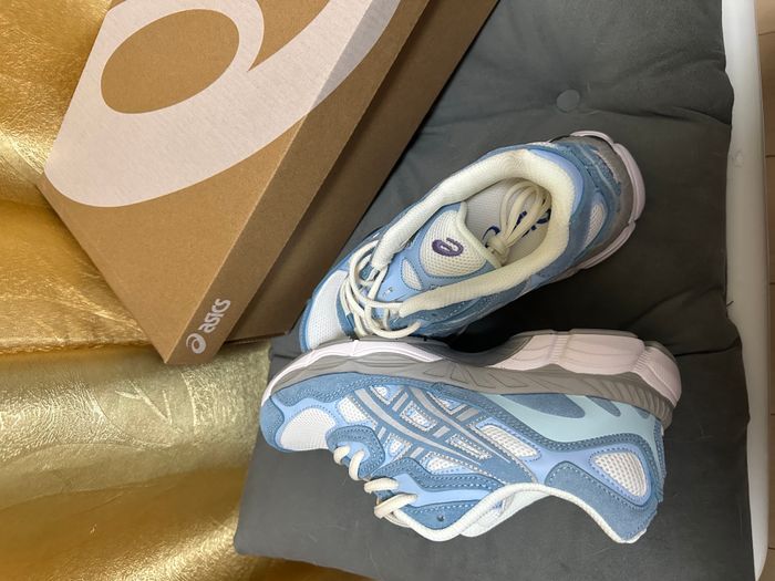 Baskets Asics GEL-NYC bleues 40 - photo numéro 1