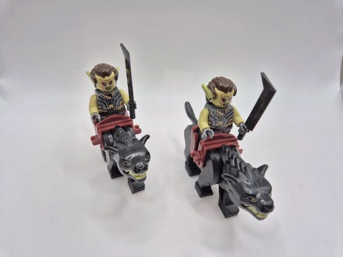 Figurines type lego 2 guerriers orcs sur wargs seigneur des anneaux - photo numéro 4