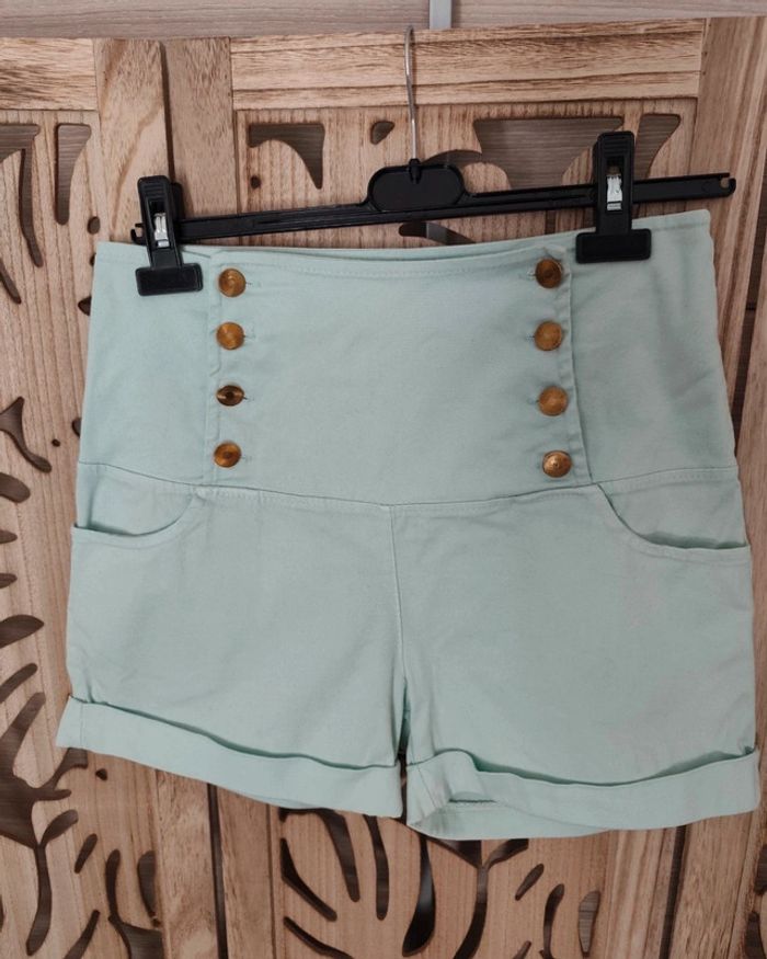 Short en jean vert d'eau boutons dorés - photo numéro 5
