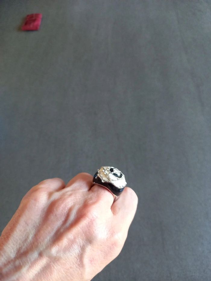 Bague noire et blanche avec strass - photo numéro 3