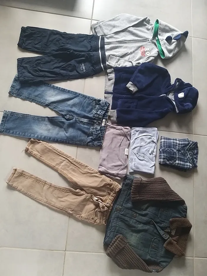 Lot vêtements garçons en 24 mois