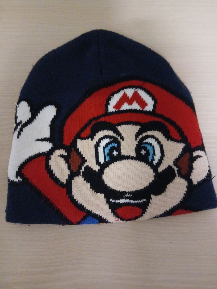 Bonnet  mario taille 2/4  ans matiere coton,polyster tres bonne etat - photo numéro 3