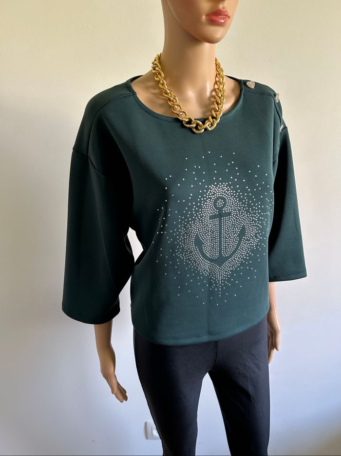 Pull sweat vert foncé neuf avec strass Naf Naf taille L - photo numéro 2