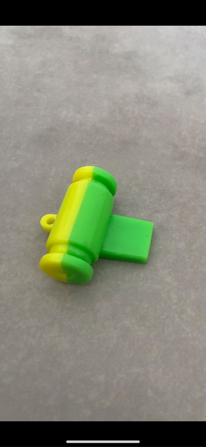 Sifflet vert et jaune - photo numéro 2