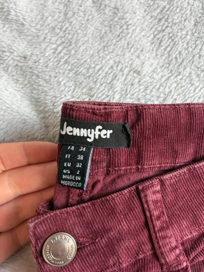 Jean en velour rouge - photo numéro 3