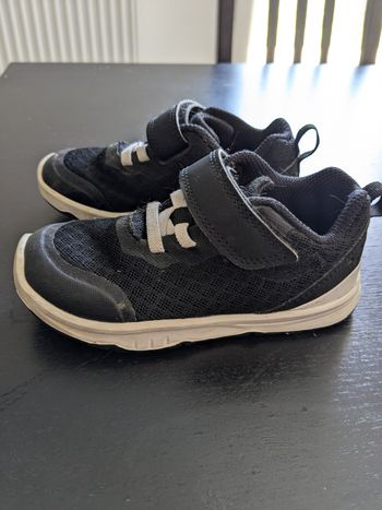 Baskets decathlon taille 24