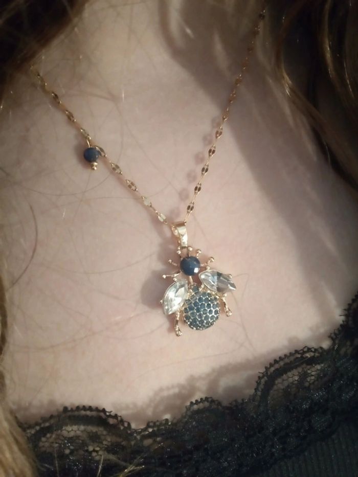 Collier insecte ailé avec pierres de lapis lazuli - photo numéro 2