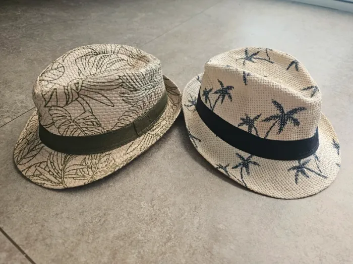 Lot de 2 jolis chapeaux