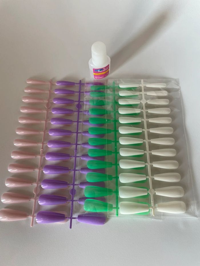 4x 24 faux ongles plusieurs couleurs + colle - photo numéro 2