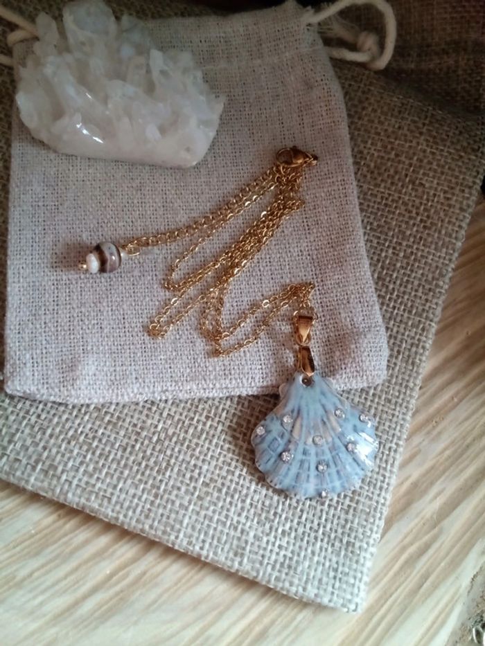 Collier pendentif coqu'illage en céramique et zirconium - photo numéro 2