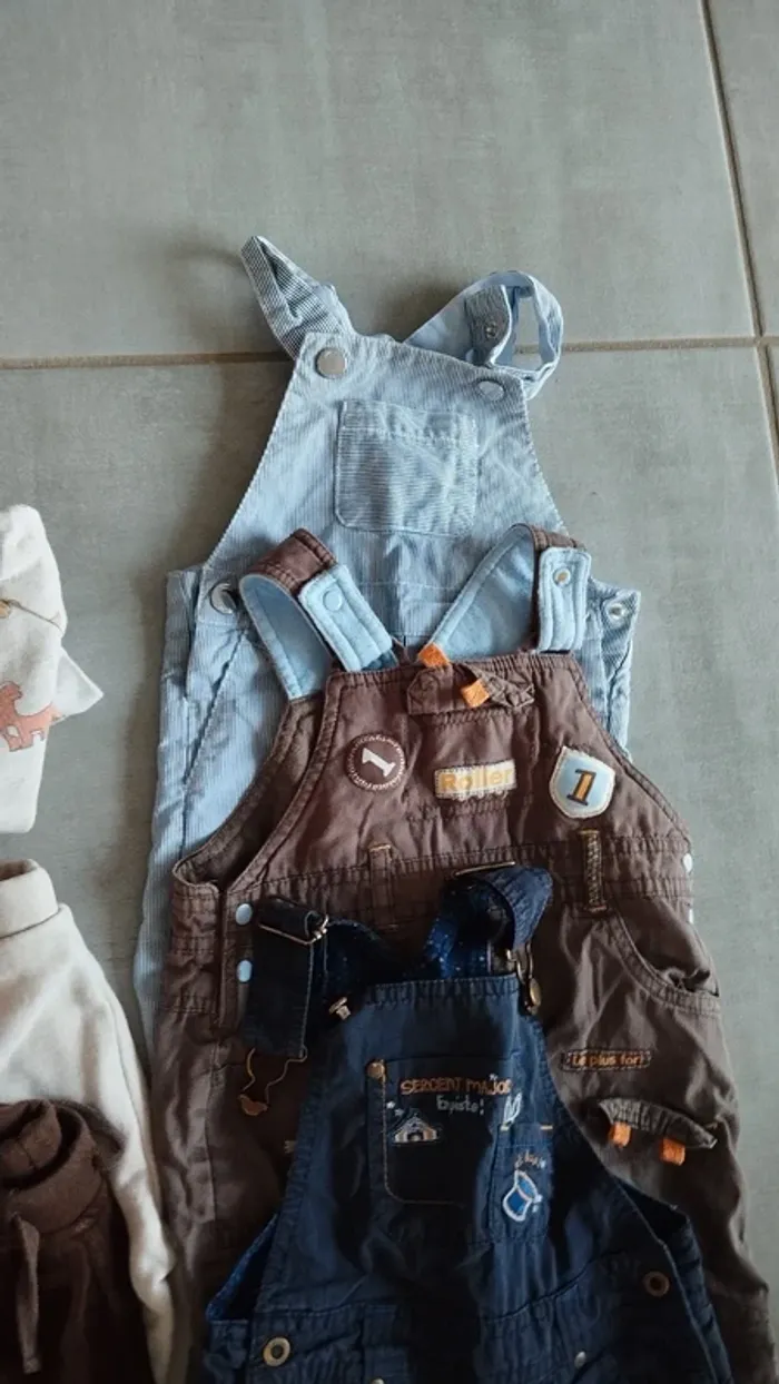 Lot de 11 vêtements garçon taille 12 mois - photo numéro 2