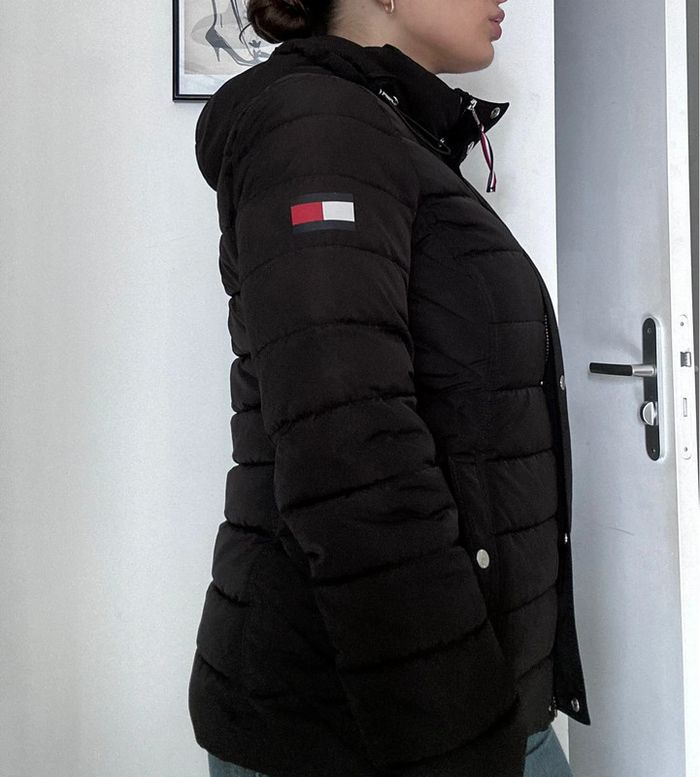 Doudoune Tommy Hilfiger femme – Taille M | Très bon état | Coupe moderne | Marque emblématique - photo numéro 3