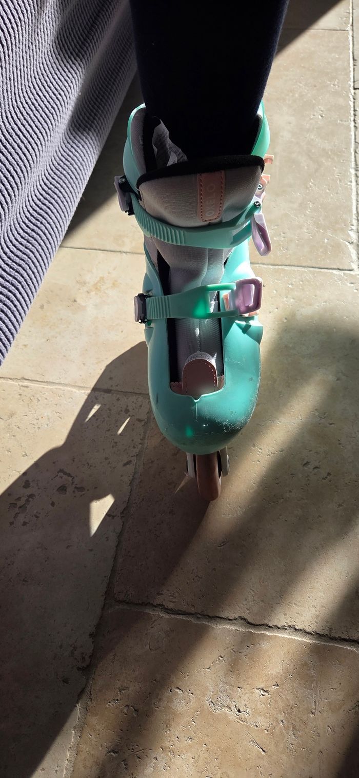 Rollers évolutifs fillevitesse. Un roulement adapté pour des sorties rallongées !
Le roller en ligne solide, confortable et réglable sur 3 tailles ! Le maintien et le roulement ont été travaillés pour s'initier en toute sécurité.
Taille 34-36
Prix d'acha - photo numéro 5