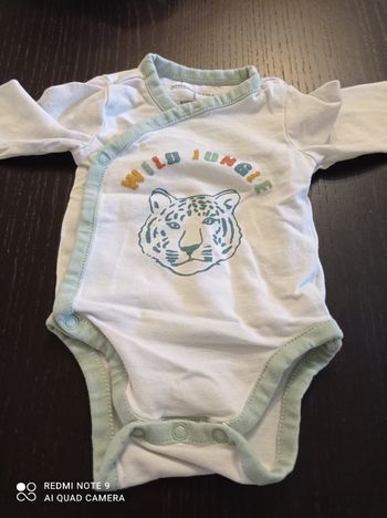 Lot de 3 Bodies 1 mois garçon très bon état