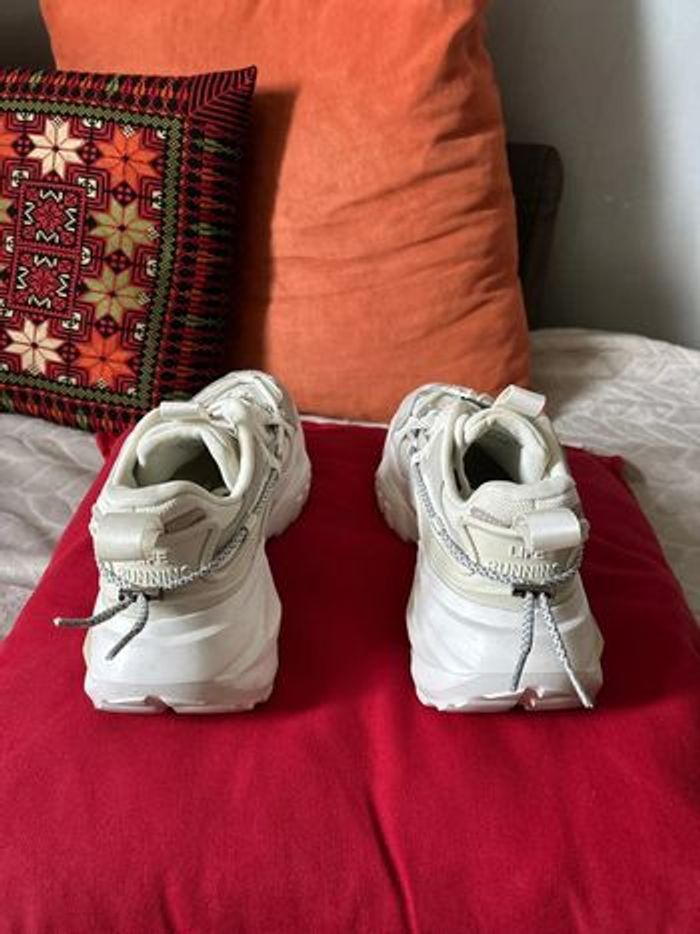 Baskets hommes , légère taille 42 comme neuf - photo numéro 3