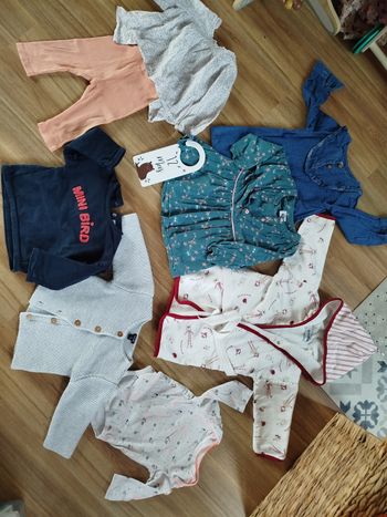 Lot 8 vêtements bébé fille 12 mois automne hiver (marques diverses)