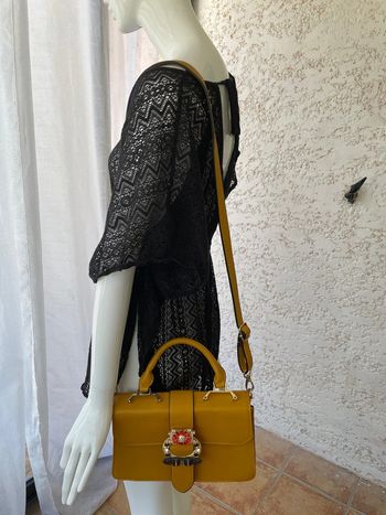 Joli sac à main, couleur moutarde