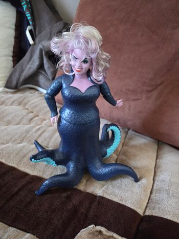 Ursula Disney figurine