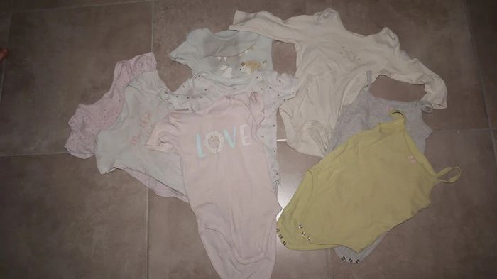 Lot de 8 bodies 3ans