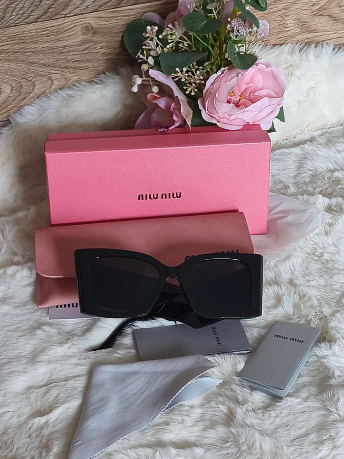 Lunette de soleil miumiu detail doré - photo numéro 7