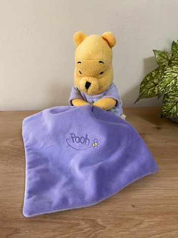 Doudou peluche Winnie the pooh mouchoir violet Disney nicotoy