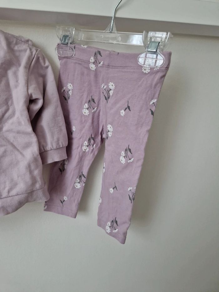 Ensemble pull leggings lilas fleuri 4-6mois très bon état H&M - photo numéro 5