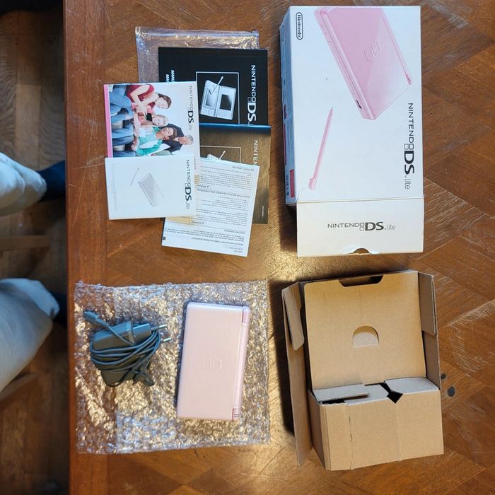 Nitendo Ds lite rose en boite complète - photo numéro 2