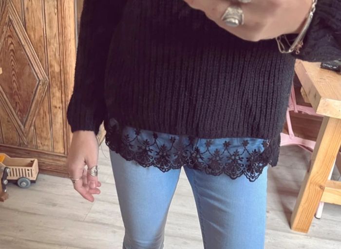 Pull noir femme avec dentelle - photo numéro 3