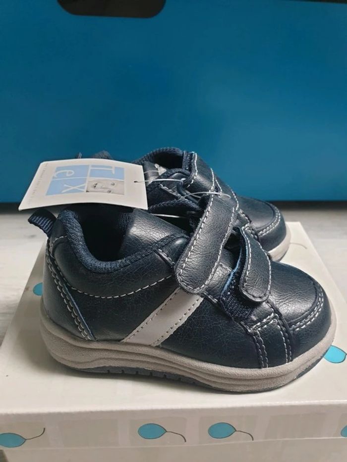 Baskets à scratchs neuves avec étiquette 20 Tex bleues et grises - photo numéro 2