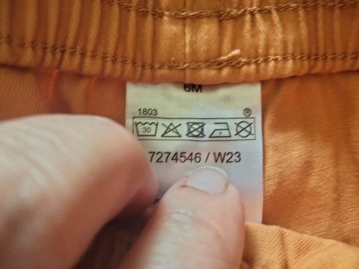 Pantalon neuf moutarde en 6 mois avec paire de chaussettes - photo numéro 3