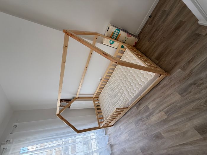 Lit cabane + matelas 90x190