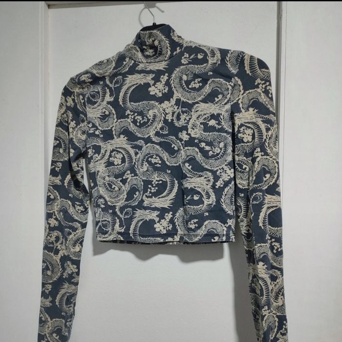 Haut crop top manches longues.