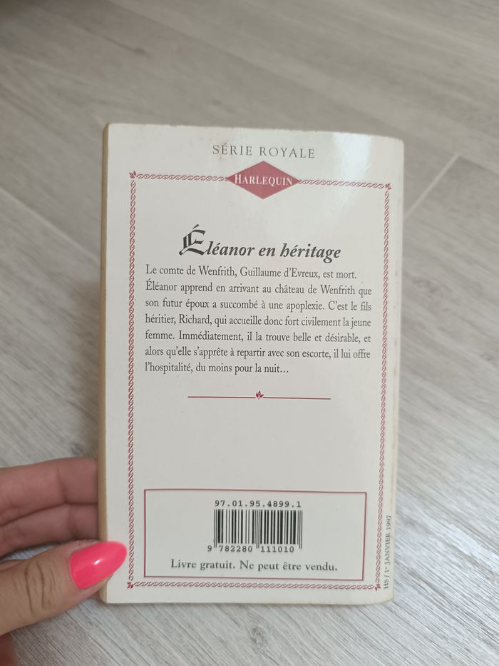 Livre Harlequin série Royale - photo numéro 2