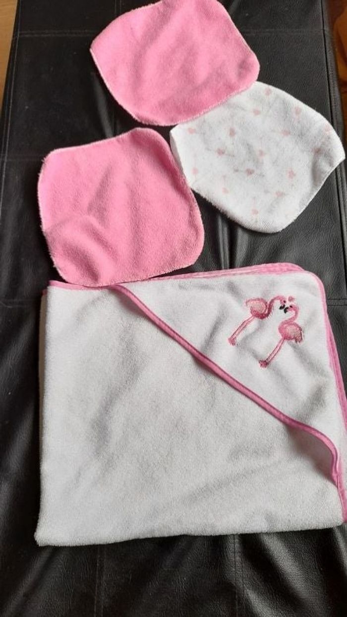 Cape de bain avec 3 chifffons