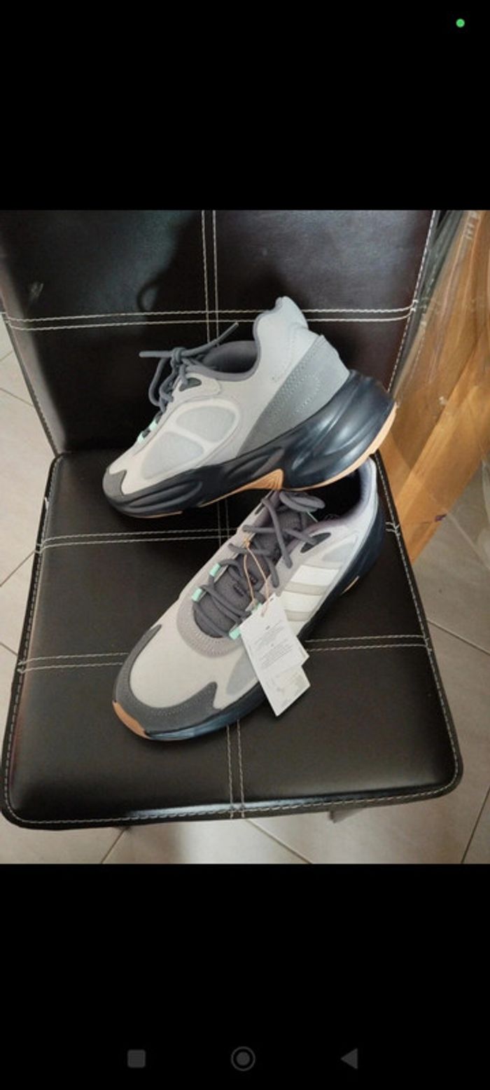 Basket adidas 44,5 - photo numéro 2