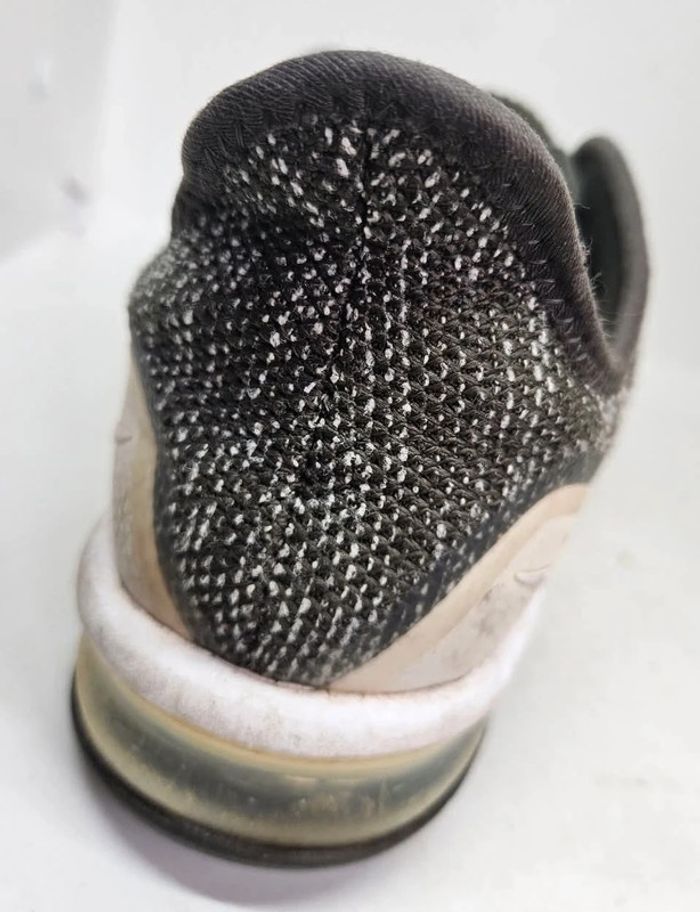 Paire de AirMax
Nike.
Pointure 41. - photo numéro 15