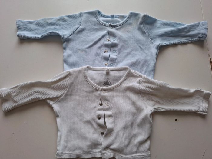 Lot de 2 petits gilets fins Petit Bateau taille 3 mois