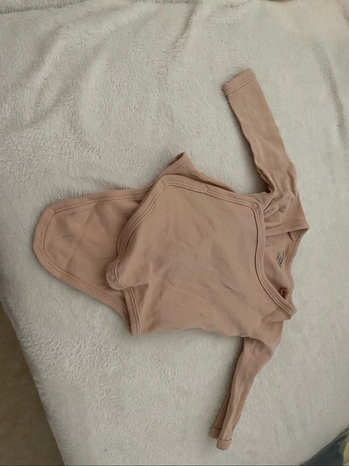 Lot 10 bodies 3 mois - photo numéro 2