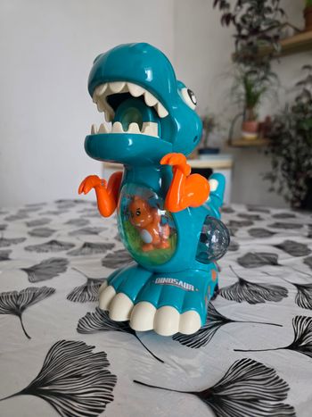 Dinosaure bleu musical et rampant
