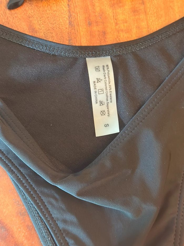 Bikini noir bandeau avec boucle dorée - Taille S - photo numéro 10